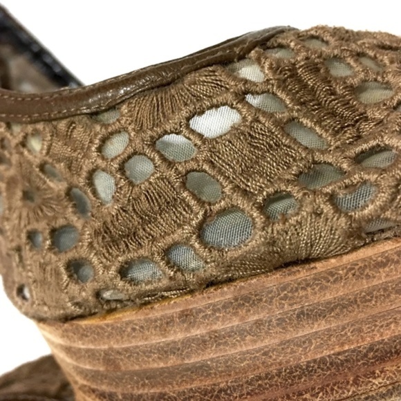 Stuart Weitzman Tan Crochet Peep Toe Sling Heels 9 - Picture 4 of 8